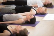 buehne-yoga-hilft-bei-bluthochdruck buehne-yoga-hilft-bei-bluthochdruck